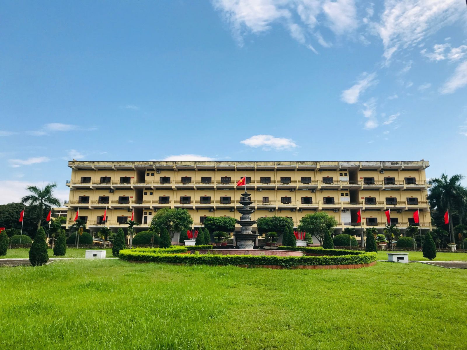 Nhà trường